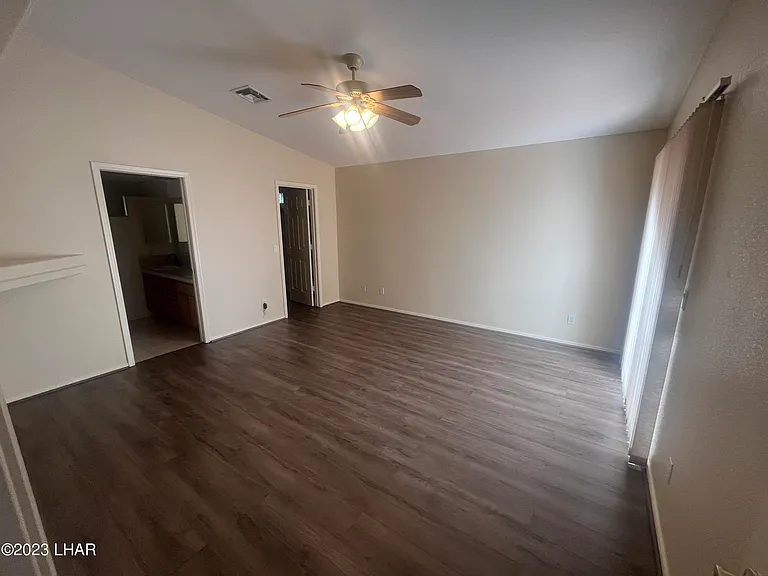 1650 Park Terrace Ave — Photo 9