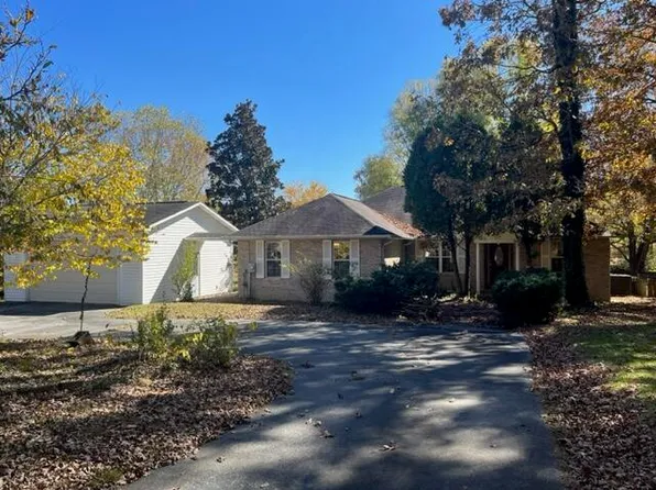 4028 Lone Wolf Cir, Crossville, TN 38572