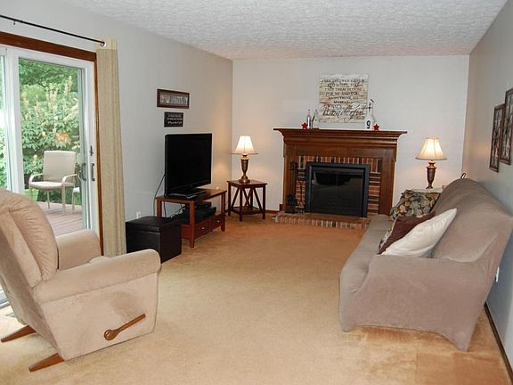2nd image of 1684 Twin Oaks Dr