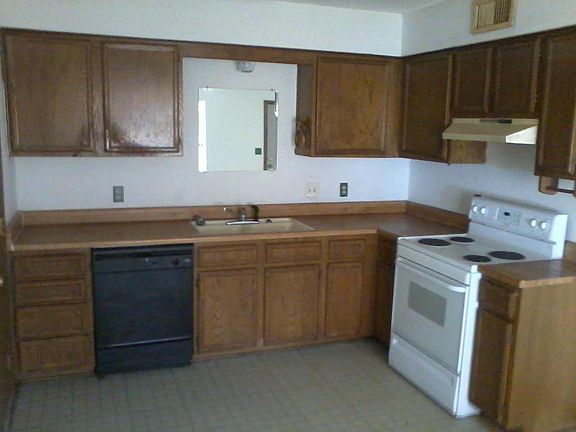 2nd image of 109 E 11th St S