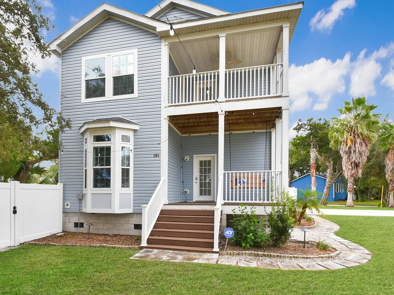 3 bed, 2.5 bath, 2128 sqft, $3,700 — Photo 3