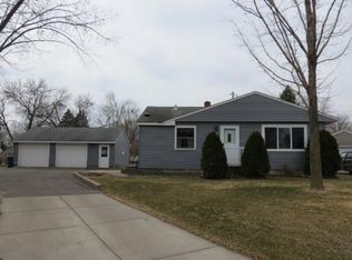 208 Keith Dr, Circle Pines, MN 55014