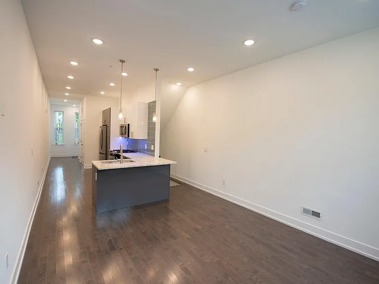 2639 W Jefferson St #1 — Photo 4