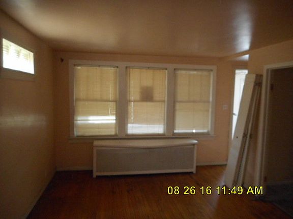 5th image of 10413 S Hoxie Ave