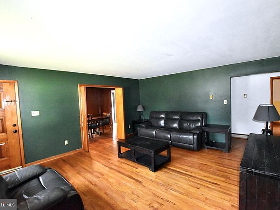 5th image of 173 S Washington Dr
