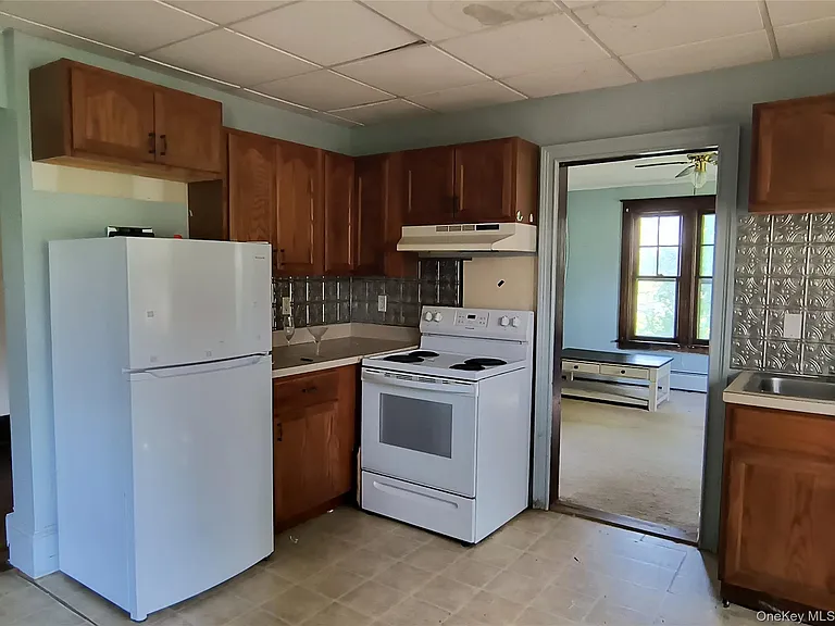 210 Manchester Rd — Photo 4