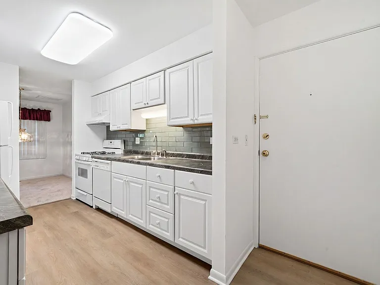 6818 Roberts Dr #3 — Photo 10