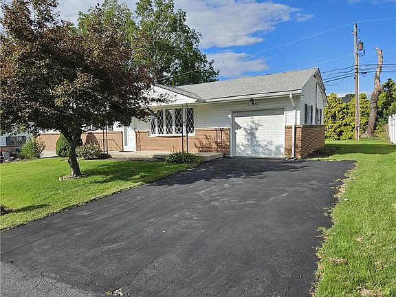 2nd image of 2141 Aster Rd
