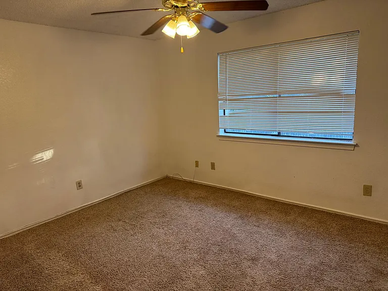 500 Island Ct — Photo 15