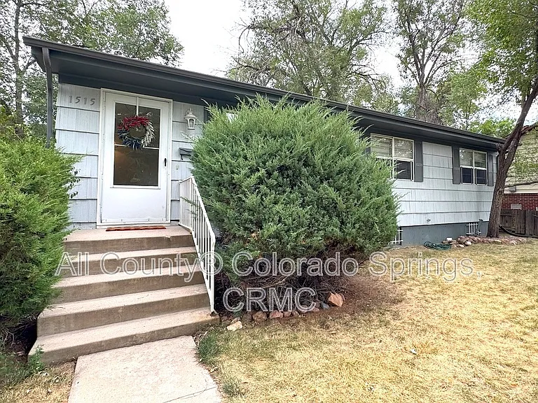 1515 Eagle View Dr — Photo 1