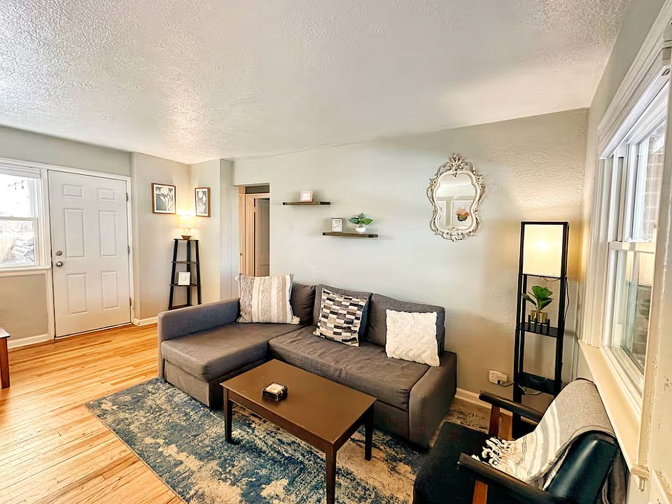 1st image of 470 S Canosa Ct