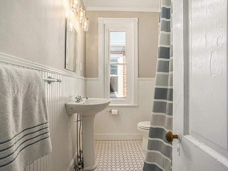 351 Washington Ave — Photo 21