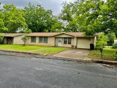 806 N Edison St, Fredericksburg, TX, 78624