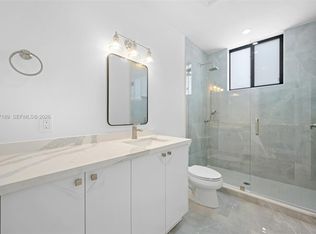 1020 NW 2nd Ave #302, Hallandale, FL 33009