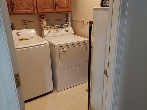 4th image of 48 Fern Ct #123B
