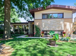 3850 Four Winds Way, Skokie, IL 60076