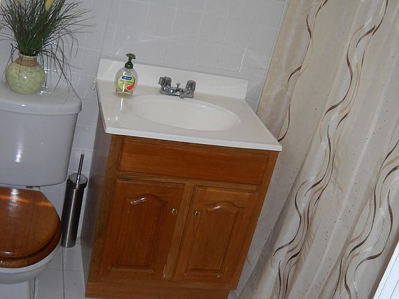 5th image of 60 Isabella Ave Fl 2