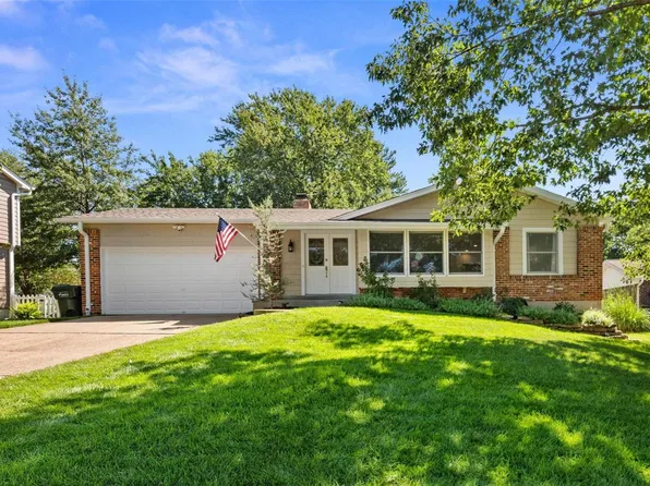 9 Sunny Glen Ct, Ballwin, MO 63011