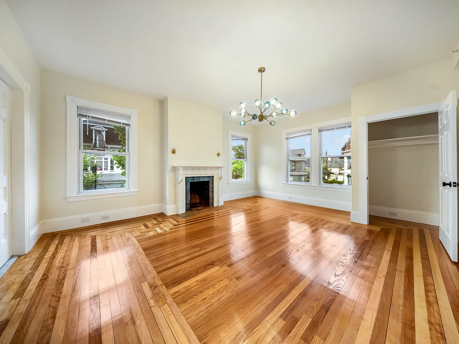 2 bed, 1400 sqft, $2,700 — Photo 4