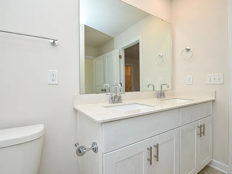 3215 Lisburn St — Photo 25