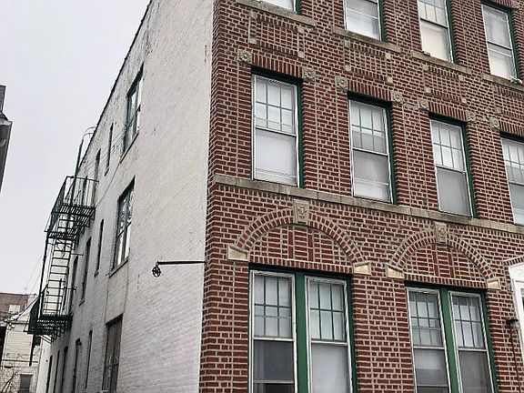 3rd image of 38 Bay 32 St