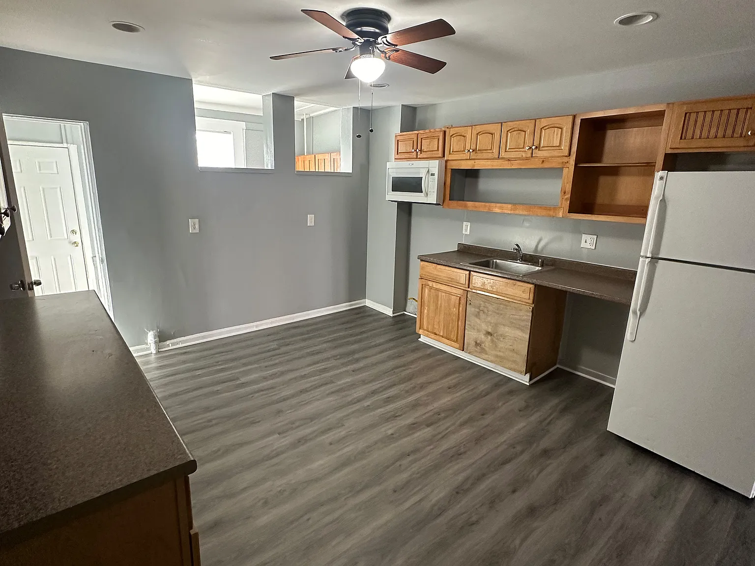 2 bed, 1.0 bath, $1,900 — Photo 4