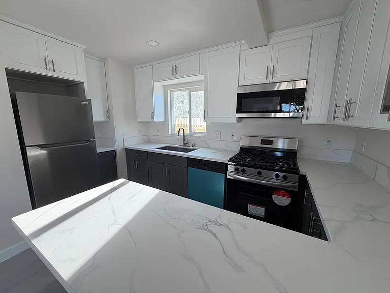18405 Devlin Ave — Photo 11