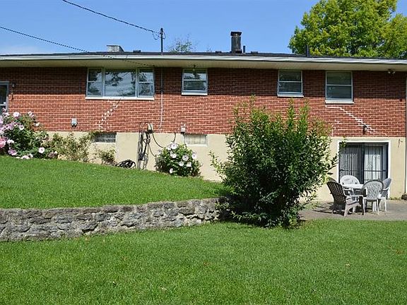 5th image of 132 Chamberlin Dr