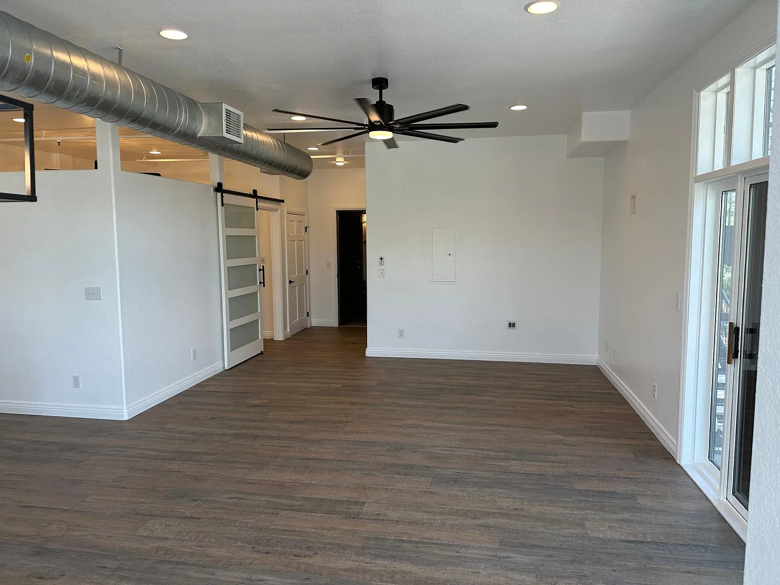 1 bed, 901 sqft, $2,600 — Photo 3