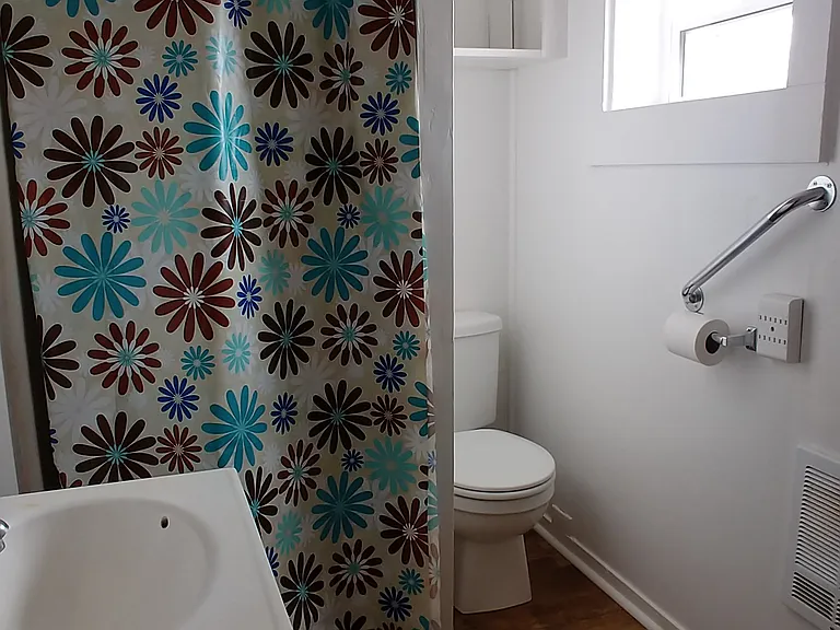 208 E Butte St — Photo 3