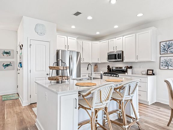 3rd image of 22 Woodshire Dr