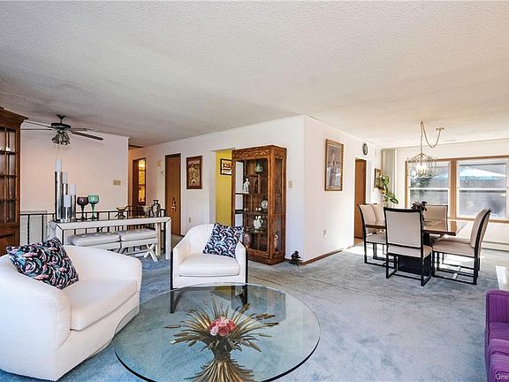 4th image of 6 Tamarack Dr
