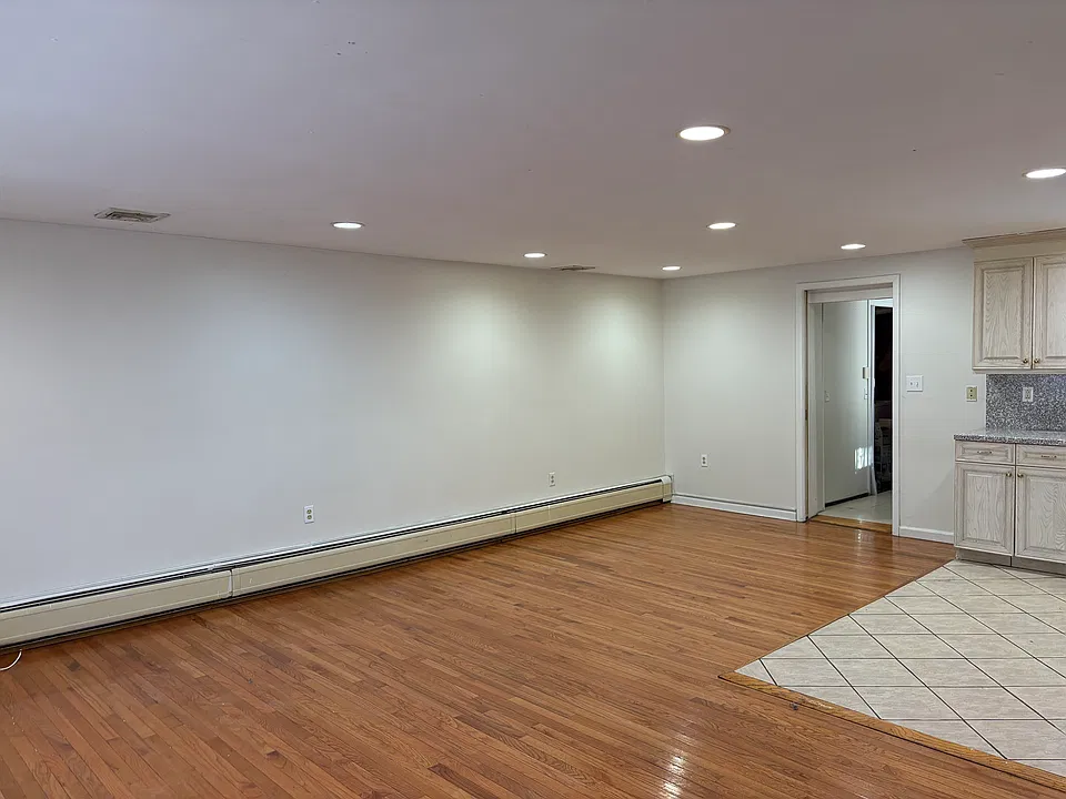 32 Maiden Ln #1