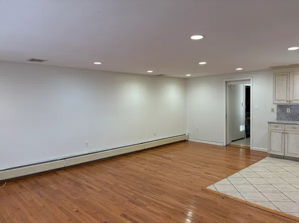 32 Maiden Ln Unit 1, Little Ferry, NJ 07643