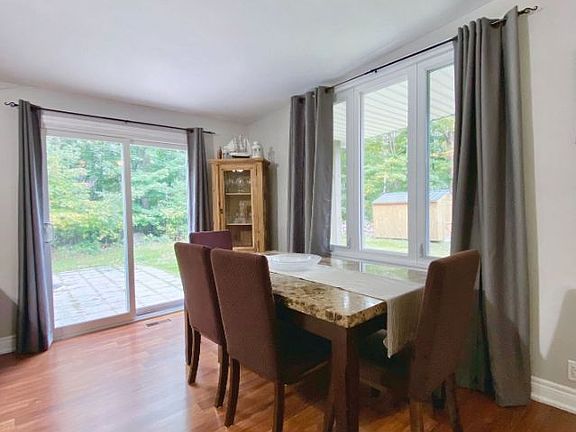 5th image of 4870 Mapleview Cres