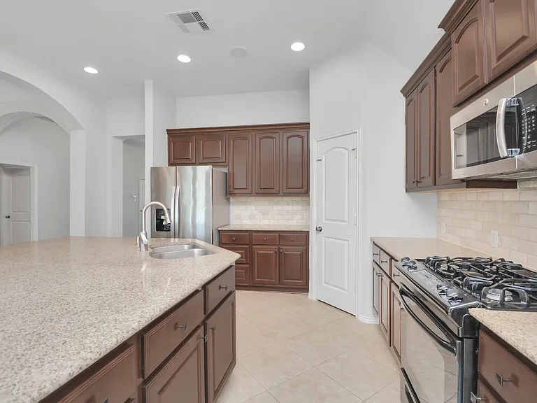 2823 Woodland Glen Ln — Photo 9