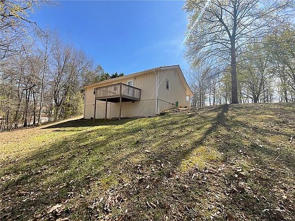 5th image of 7 Oak Hill Cir