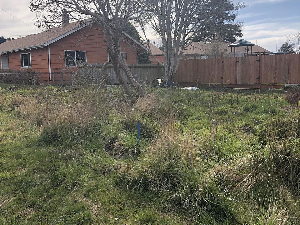 1st image of 608 NE 7th St