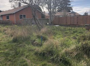 608 NE 7th St, Newport, OR 97365