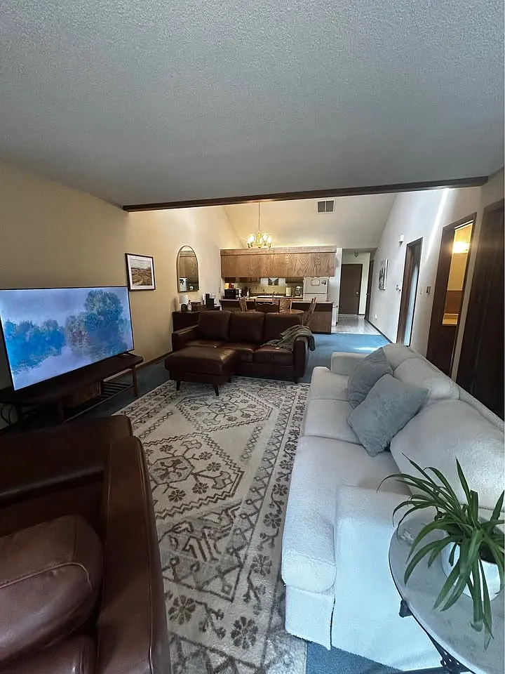 2 bed, 1320 sqft, $1,575 — Photo 4