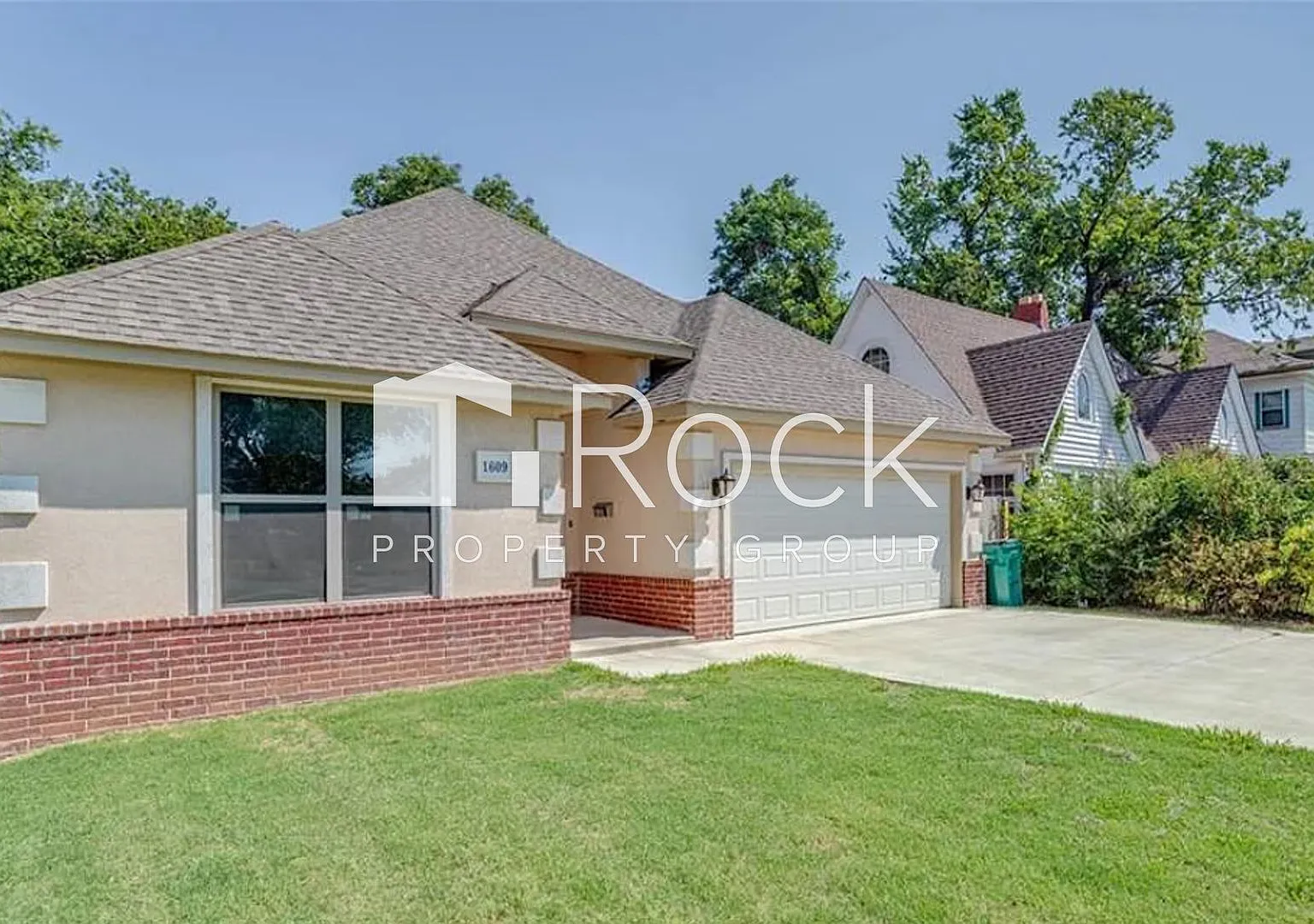 Spacious 3 Bed 2.5 Bath Home Near Oklahoma City University, the Plaza District & Uptown! — Photo 1