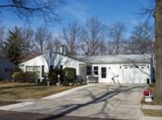 54 Orchard Ln, Levittown, PA 19055