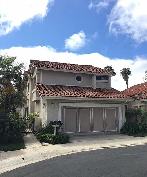 Beautiful Barcelona Private patio home .. located in La Jolla Colony. Close to all the UTC area has to offer Westgate Shopping and Vonn's all within walking distance.