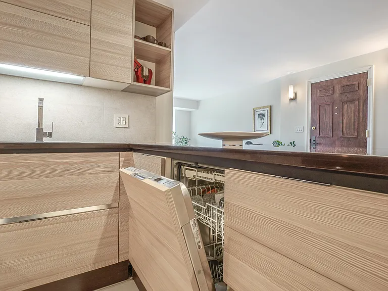 1080 Wisconsin Ave NW #3002 — Photo 3
