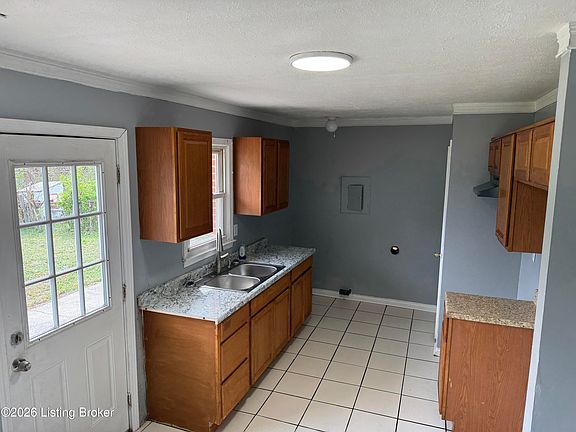 5th image of 4508 Plane Tree Dr