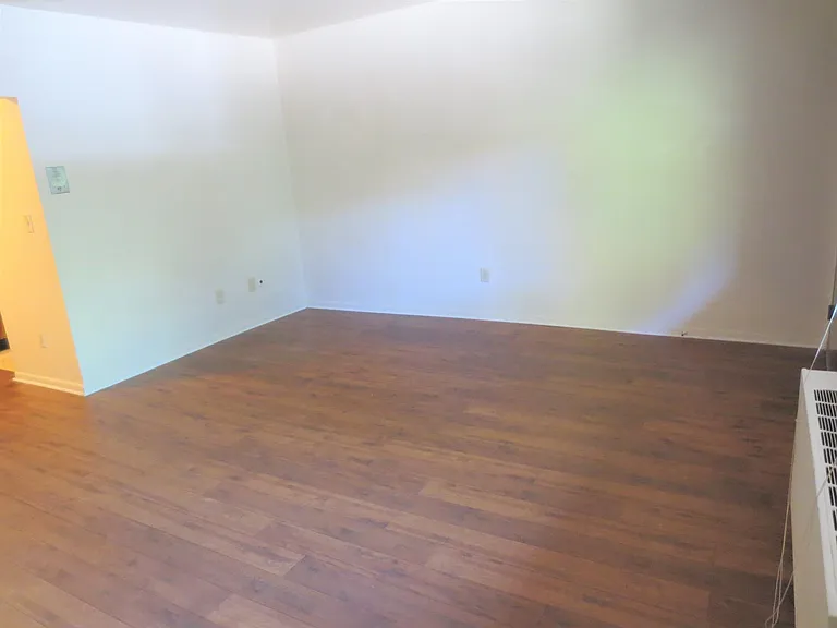 6350 Forward Ave #14 — Photo 9