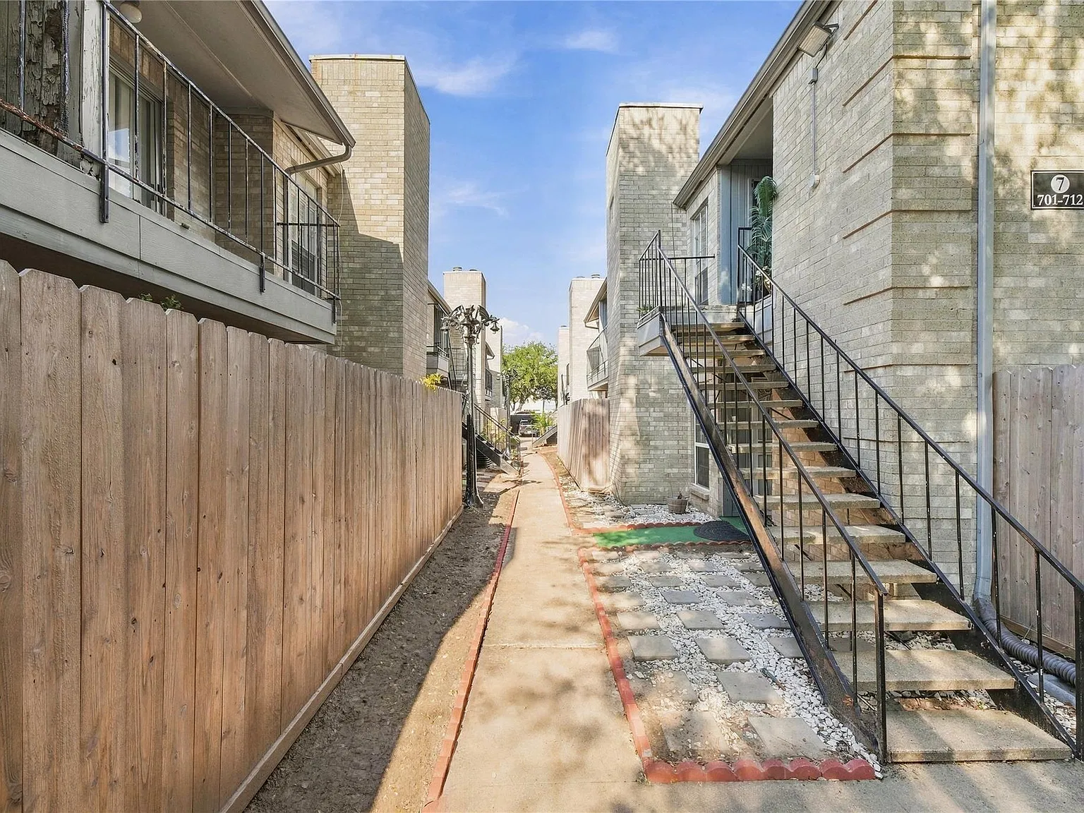 2 bed, 2.0 bath, 1152 sqft, $1,400 — Photo 3