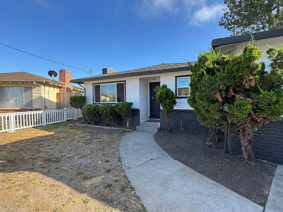 834 Camille Ct