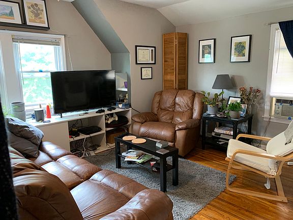 3rd image of 1815 Cleveland St NE Unit 2
