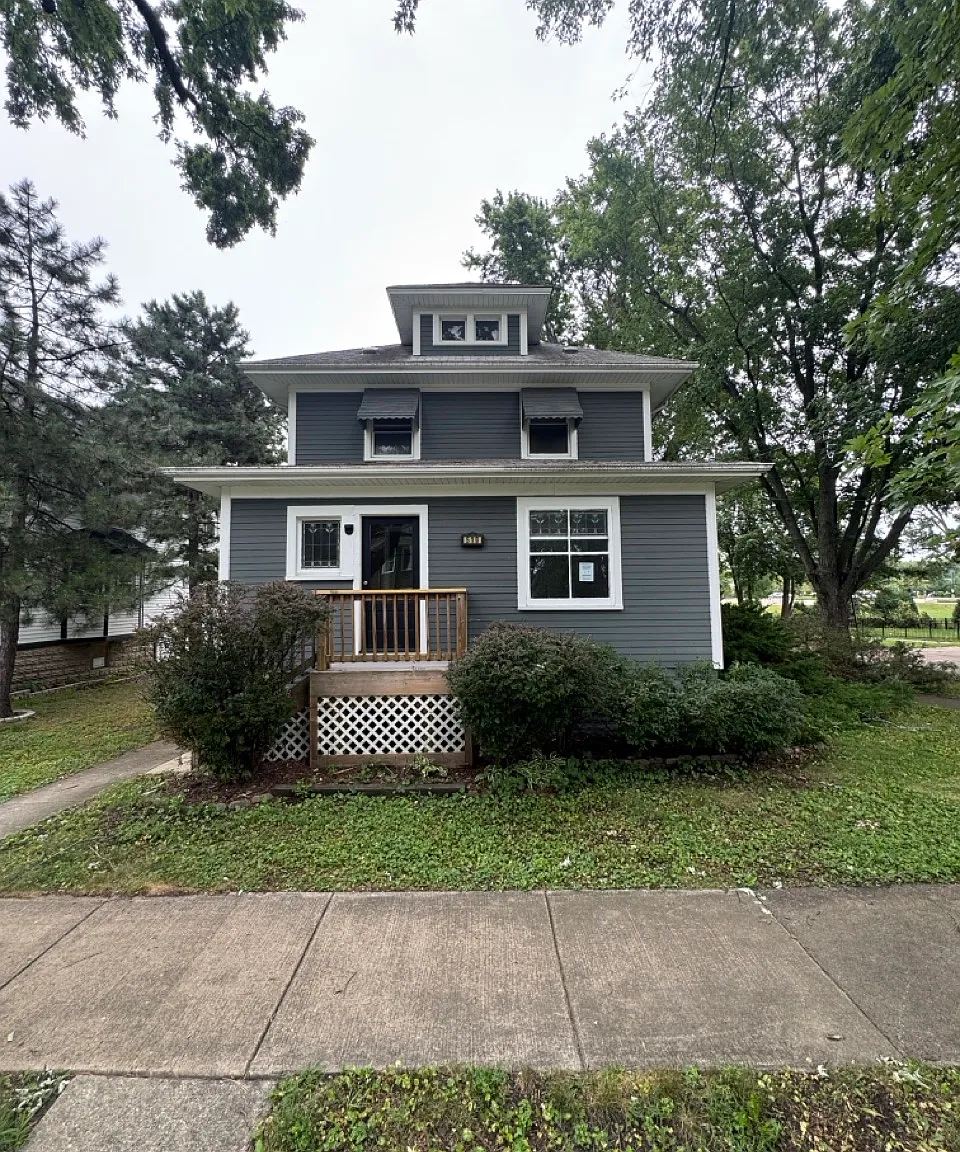 3 bed, 1.5 bath, 1400 sqft, $2,995 — Photo 1